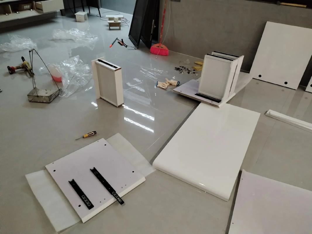 木板电脑桌如何组装