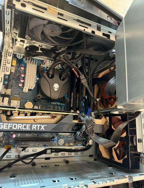 如何组装外星人电脑