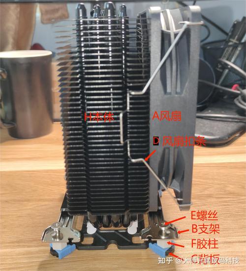 组装电脑的过程中如何安装cpu和散热器