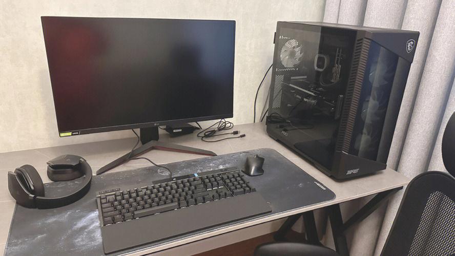 如何组装一台电脑办公室