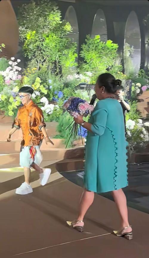 金龟子女儿办婚礼 董浩现身
