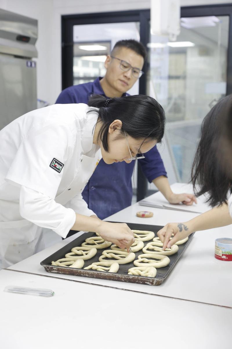 烘焙制作爆款短视频怎么做