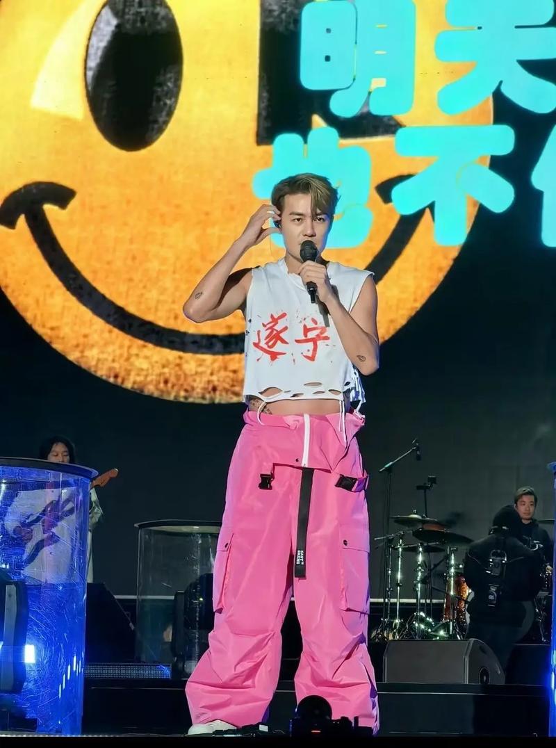 吴克群活成了“吴克穷”