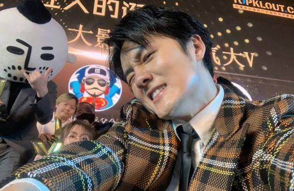 吴克群活成了“吴克穷”