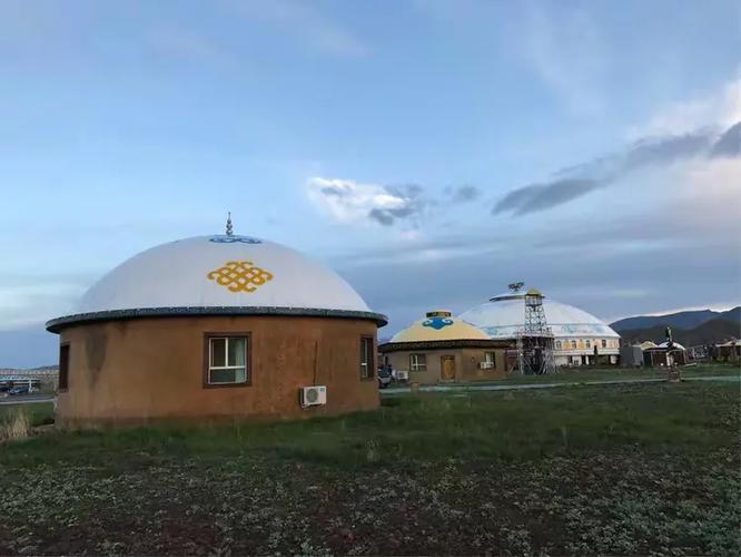 女子住蒙古包 一觉醒来洪水淹到床板