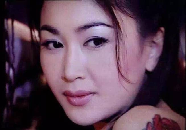 温碧霞自曝曾被父母卖掉还赌债