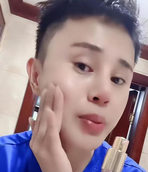 罗大美生前搭档魏小宝泣不成声