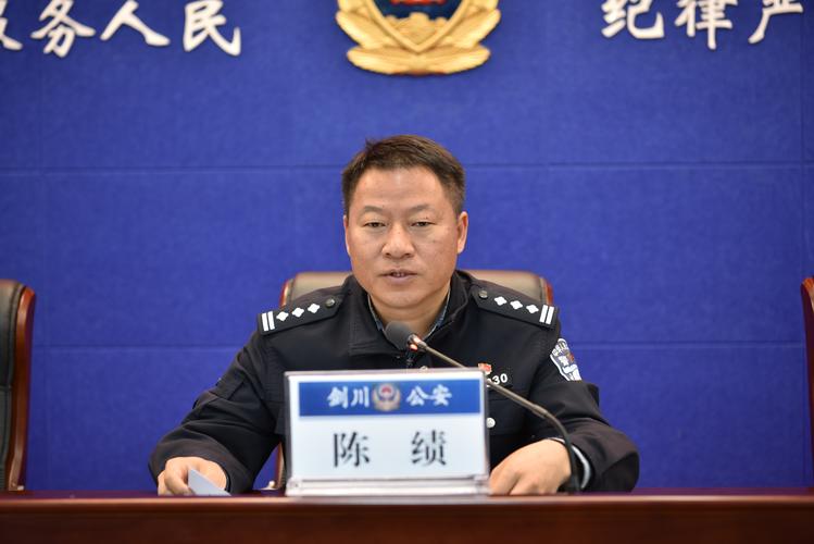 派出所政委被卷入洪水 喊话先救群众