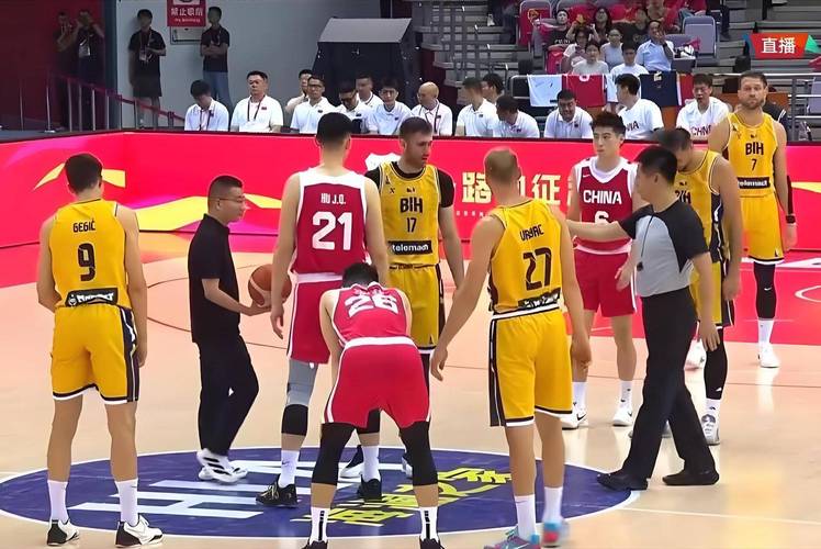中国男篮热身赛险胜波黑队