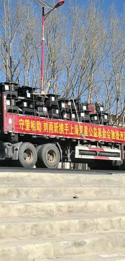 众明星捐款捐物驰援北京灾区
