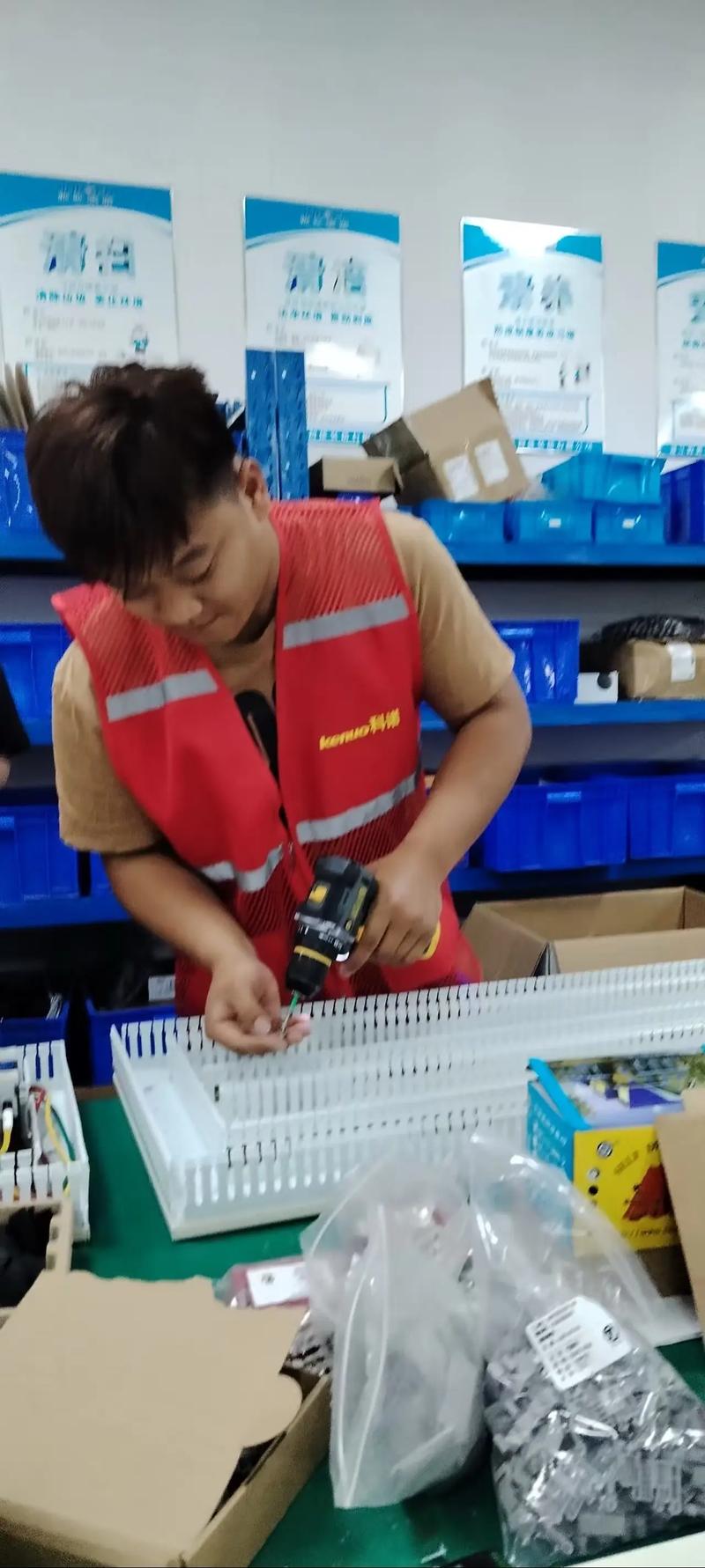 如何组装一款触控屏电脑