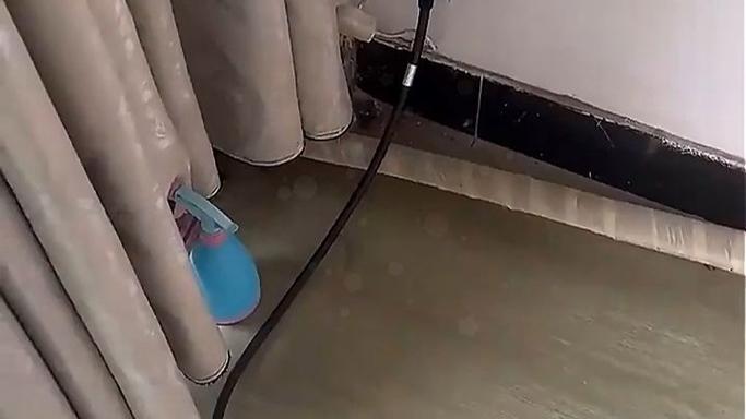 女子称充电不久就被邻车抢走充电枪