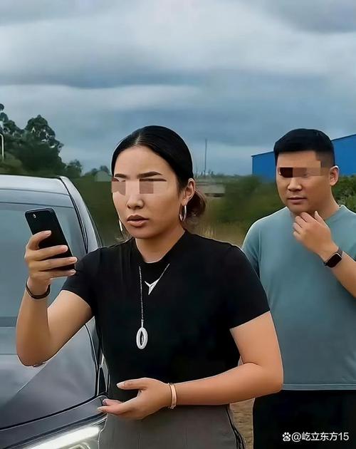 奔驰女司机冒用丈夫执法证如何处理