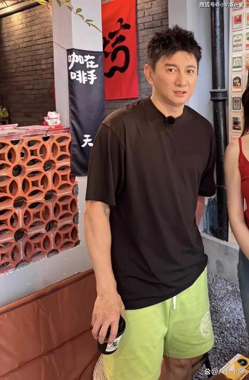 吴奇隆跳广场舞 被夸“保养天花板”