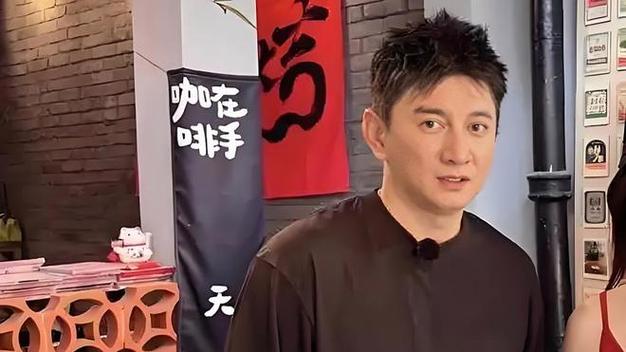 吴奇隆跳广场舞 被夸“保养天花板”