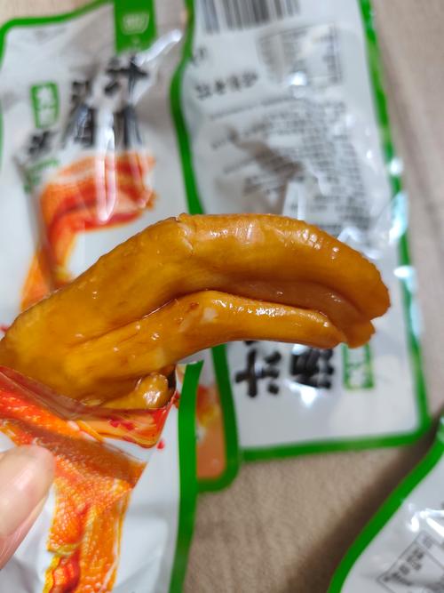 消费者曝光知名零食品牌鸭爪发霉