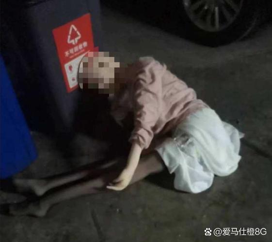 女子无视劝阻将食物残渣扔地铁车厢