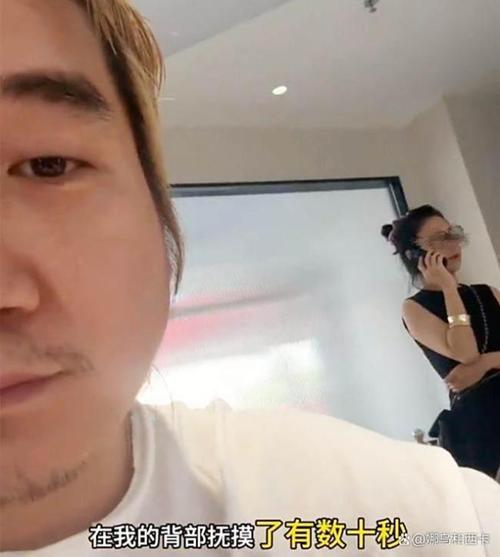 理发店回应员工洗头时被指控性骚扰