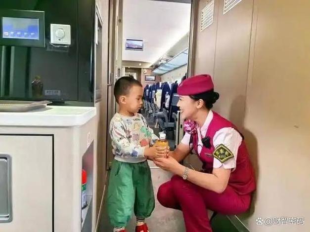 带娃买火车票被分隔 12306：不能选座