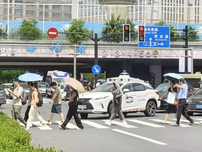 上海无人驾驶出租车预约火爆