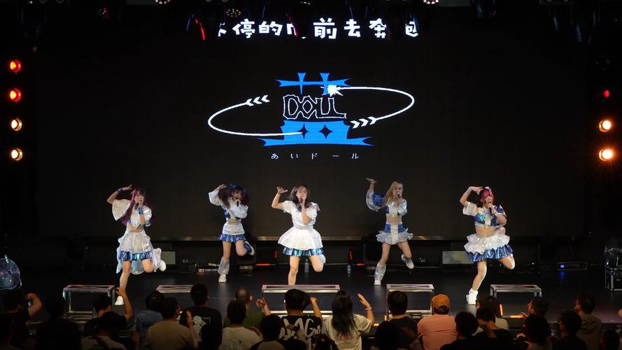 全球首款女团机器人10580元拍出