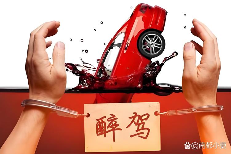 醉驾司机边跑边撒钱：想让你们分神