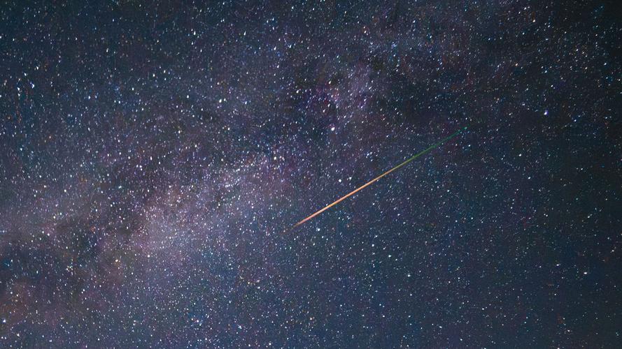 我拍到了英仙座流星雨
