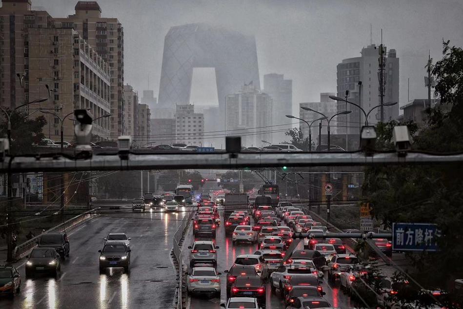 #北京下成了暴雨痛城#