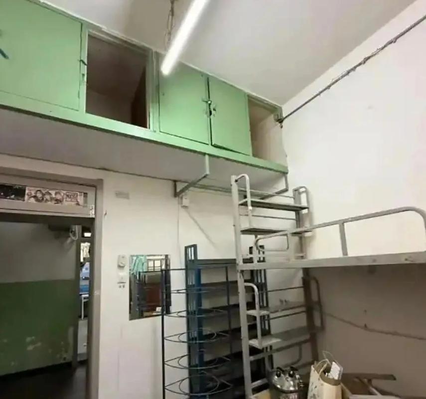 高校拟将公厕改造宿舍被吐槽