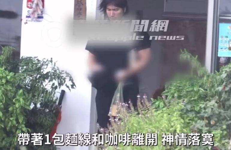 言承旭现身大S墓地悼念