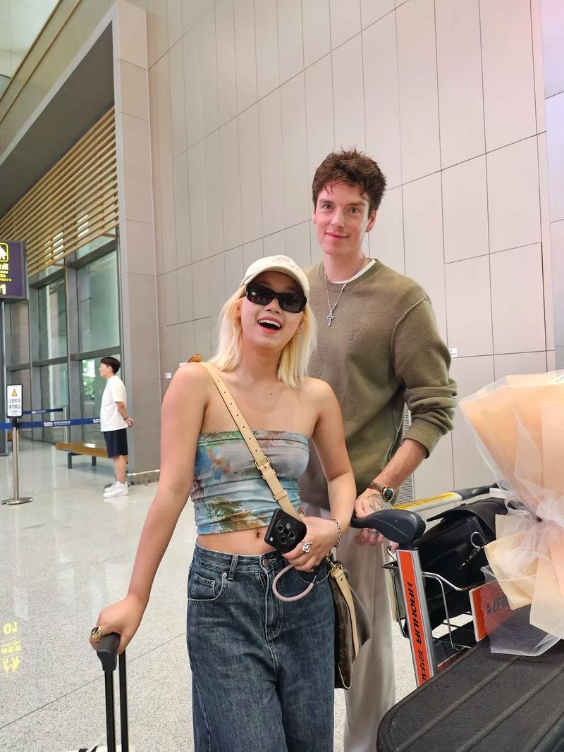 网红李要红与英国男友分手