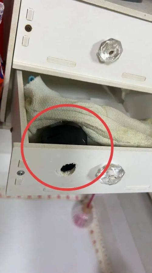 警方通报女子合租房厕所发现摄像头