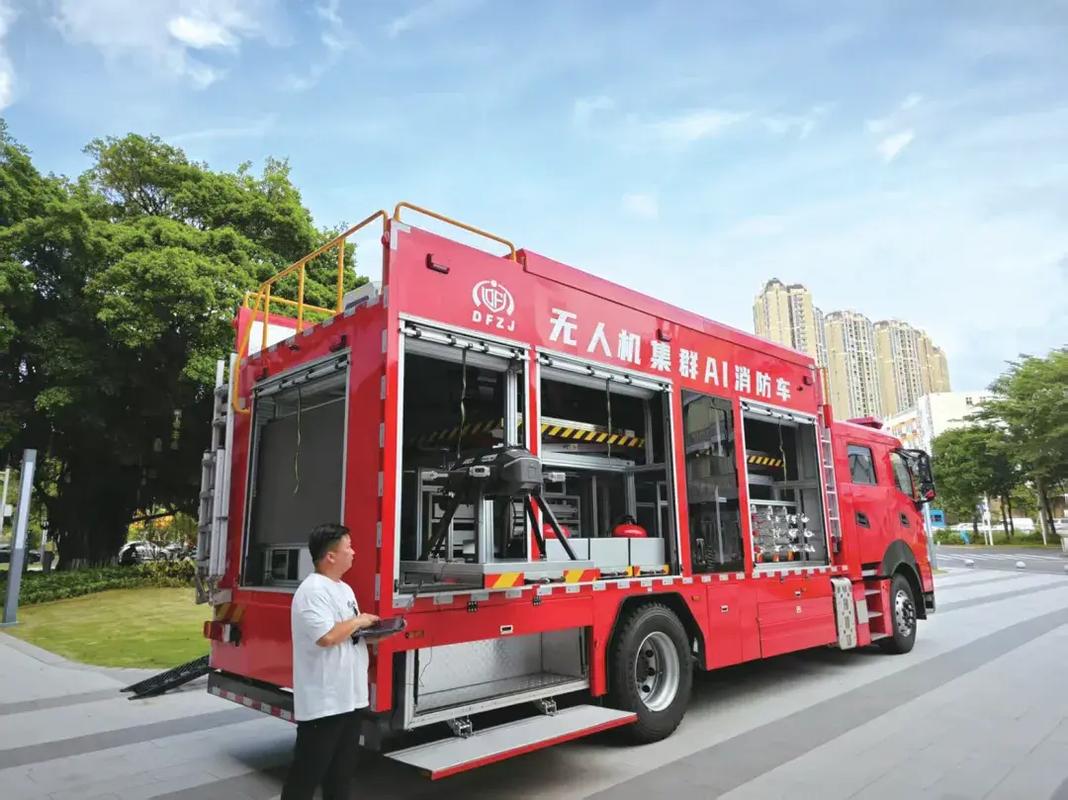 馆长体验无人机车惊叹世界唯一