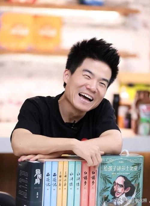 与辉同行否认董宇辉年入二三十亿