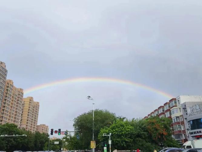 北京暴雨过后出现“双彩虹”