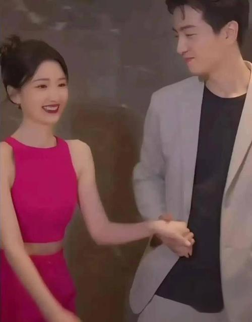 毛晓彤方否认与陈晓恋情：未婚且单身