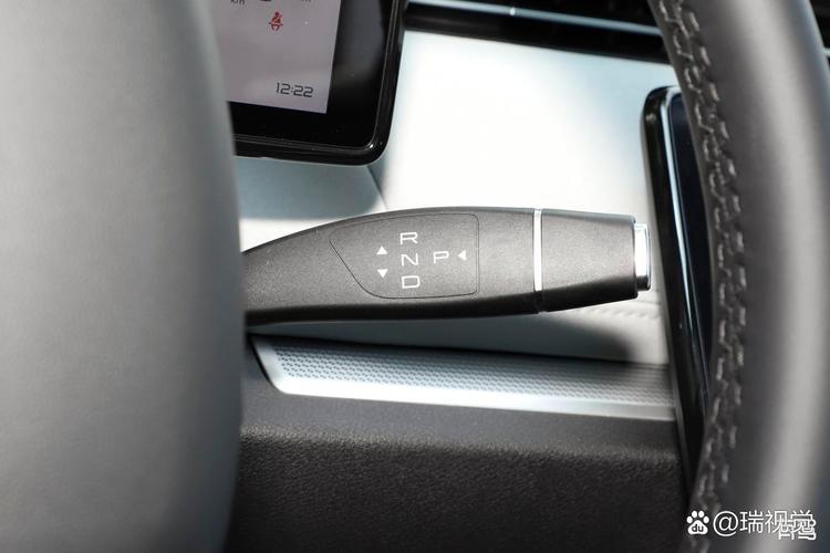 特斯拉Model 3将标配转向信号拨杆
