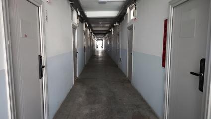看广告才能开宿舍门?高校回应
