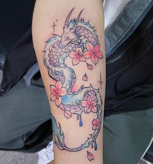 亚宠展现“左青龙右白虎”文身犬