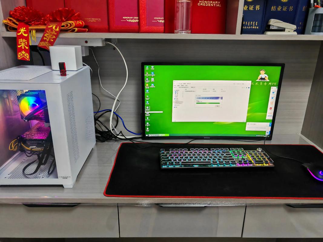 如何自己组装一张电脑桌