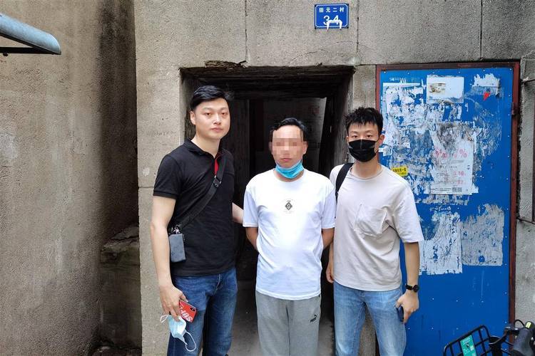 公安局副局长赤膊上阵扑倒诈骗分子