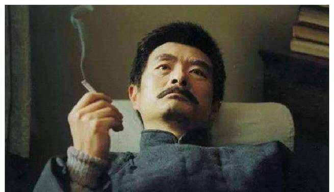 鲁迅抽烟墙画被投诉:误导青少年