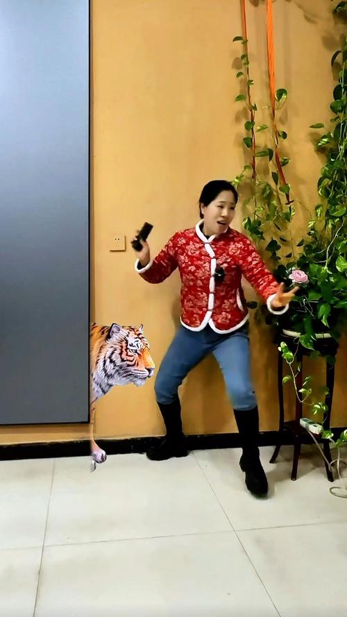 一人一虎的短视频怎么制作