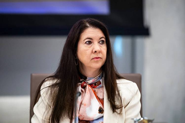 特朗普宣布撤销美联储理事库克职务