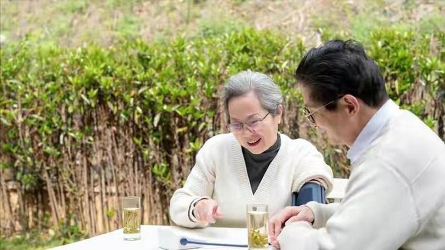 退休教师称与发妻八字不合起诉离婚