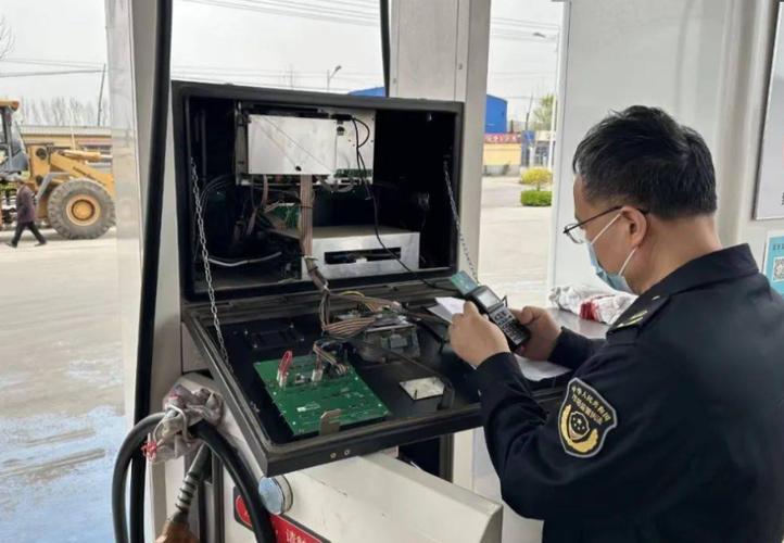 成都通报“50升油箱加67.96升汽油”