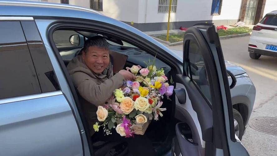 男子用面粉给妻子做了一束鲜花