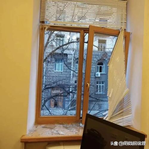 乌外长晒图:欧盟驻乌使团办公楼受损