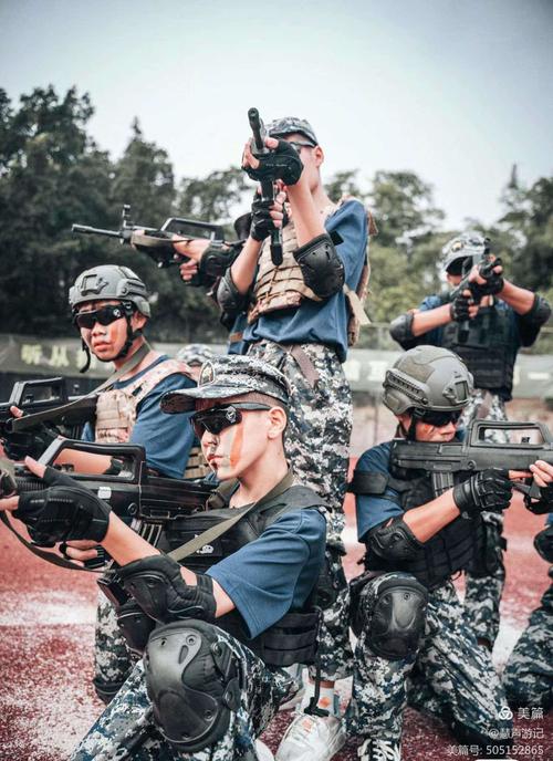 复旦硬核军训玩“真人CS”走红