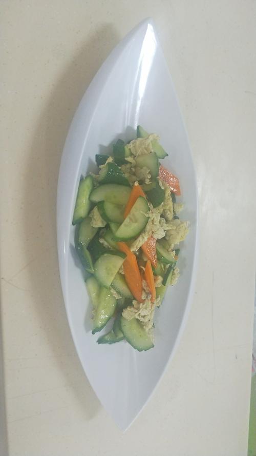 餐厅工作人员用空调水泡鸡蛋